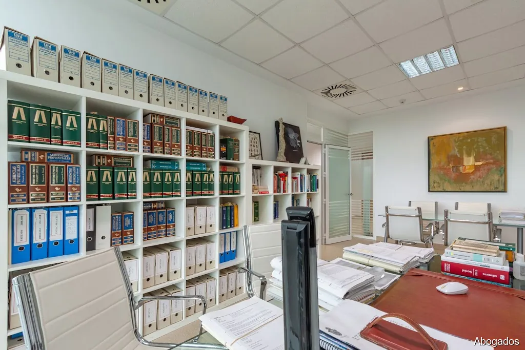 Javier Saldaña Hollard - Abogado