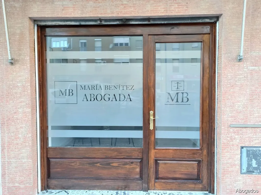 María Benítez ~ Abogada