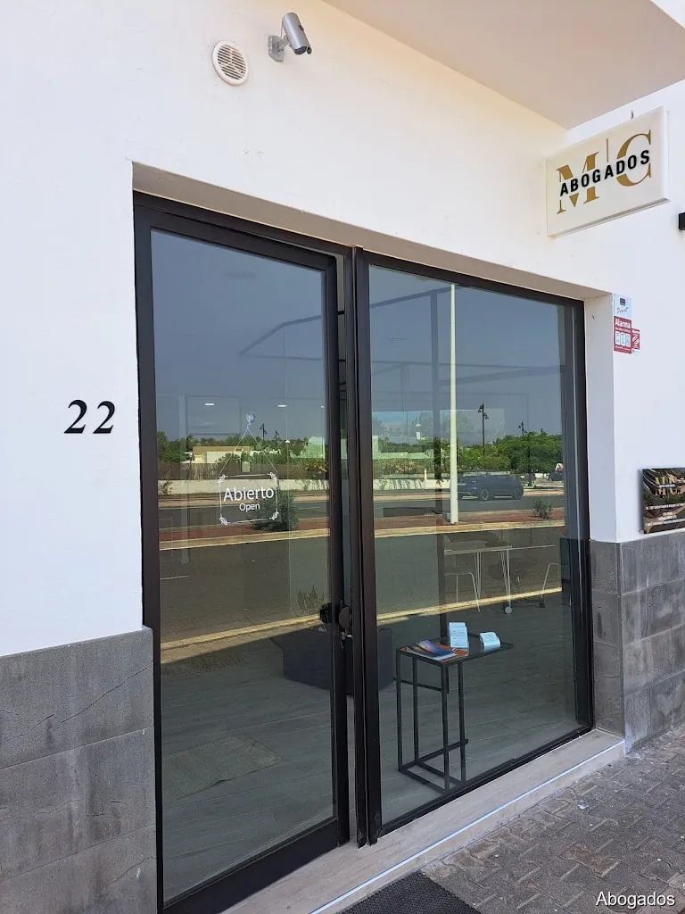 M|C Martinez Canda Abogada