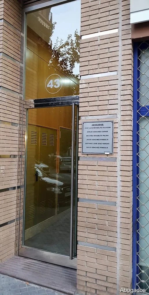 Revuelto & Sánchez Abogados