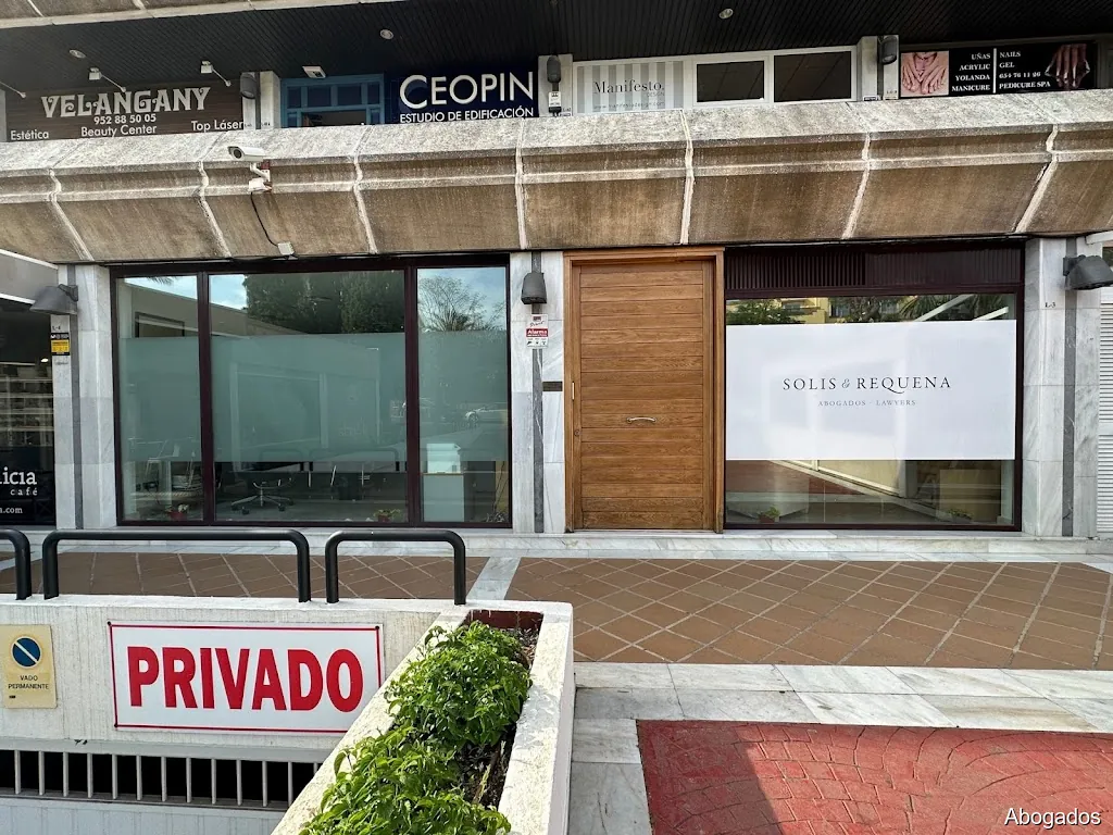 Solís & Requena Abogados/Lawyers