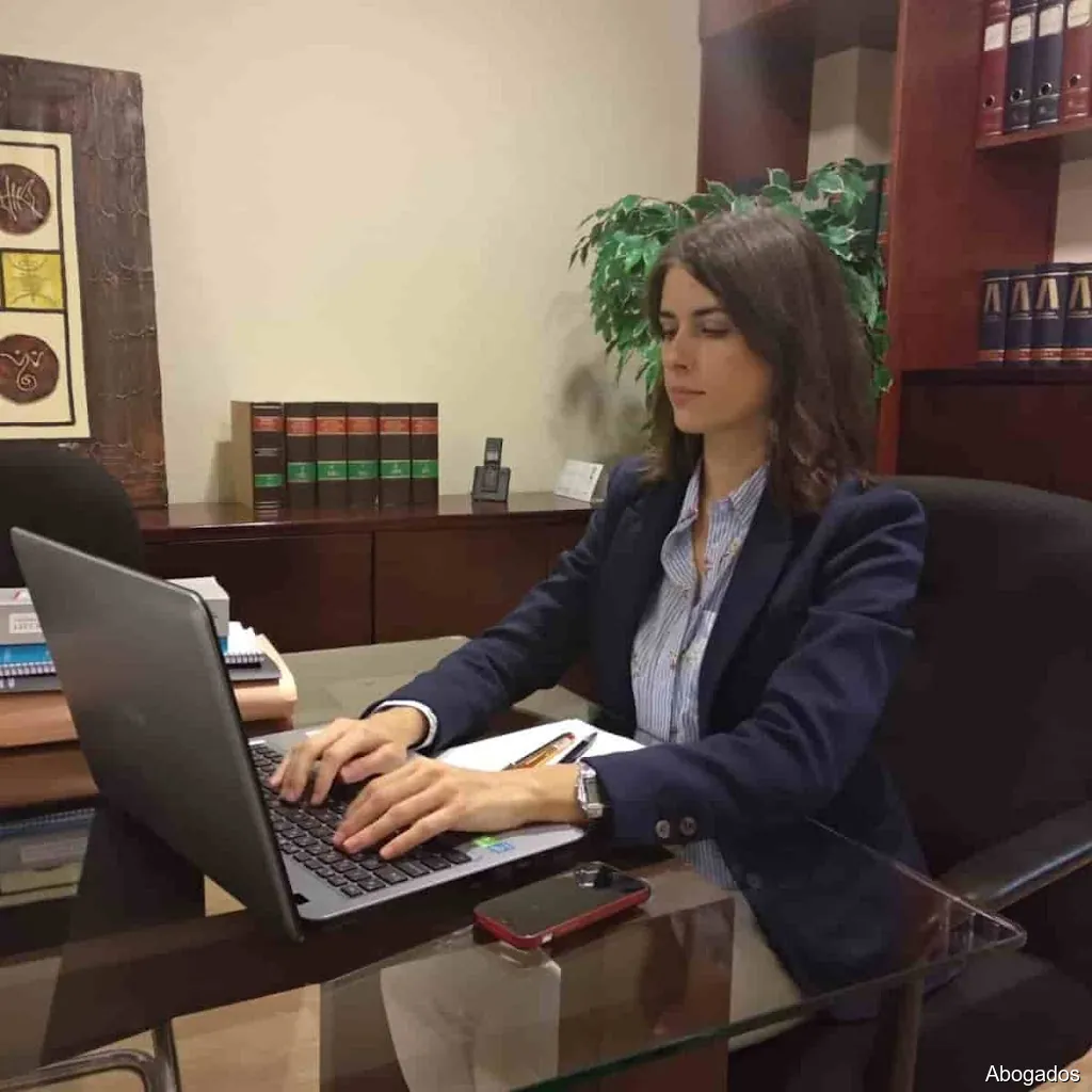 Ana Belén Abril Abogada