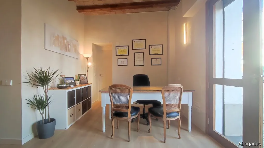 Alessandra García Abogada