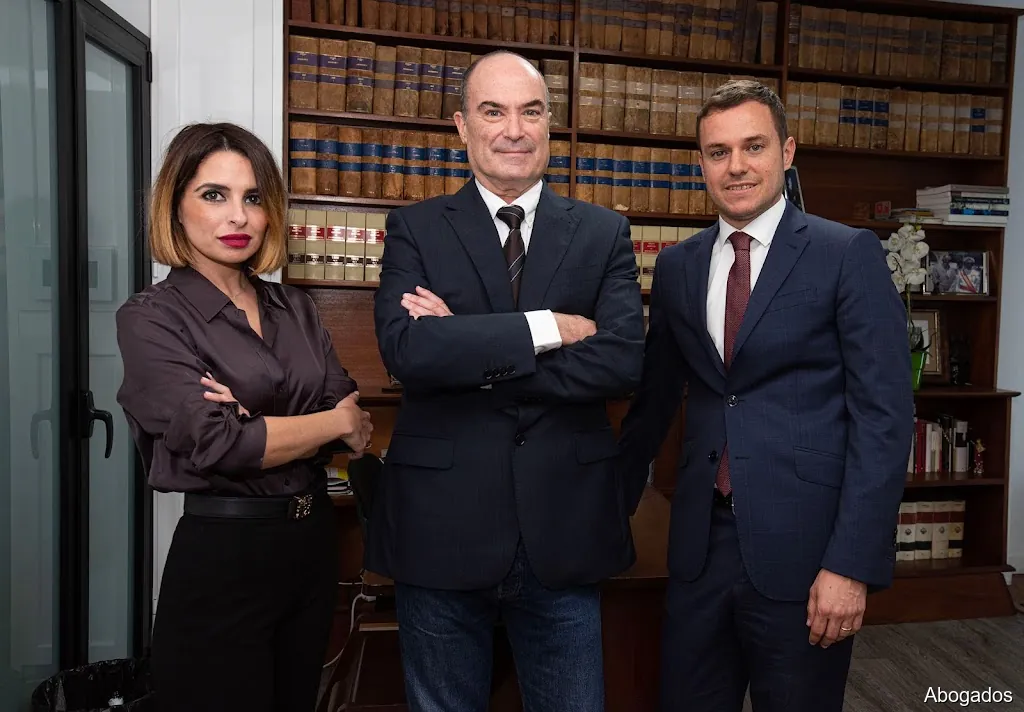 DÍAZ-SAAVEDRA & YÁNEZ