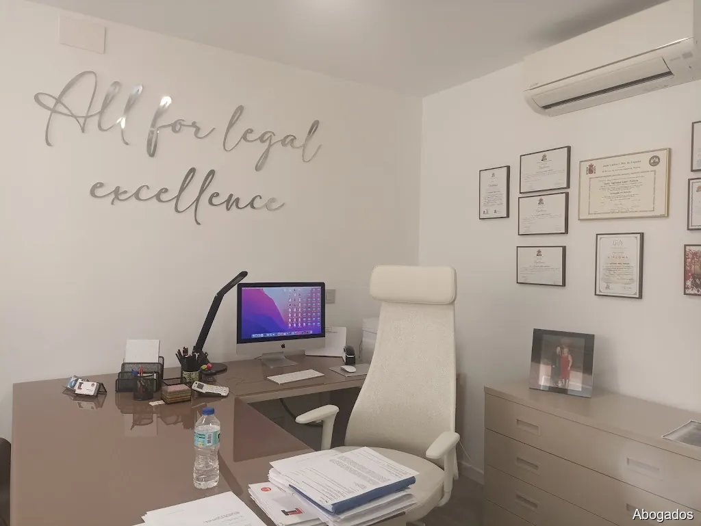 LT Abogados. Natividad López Tortosa