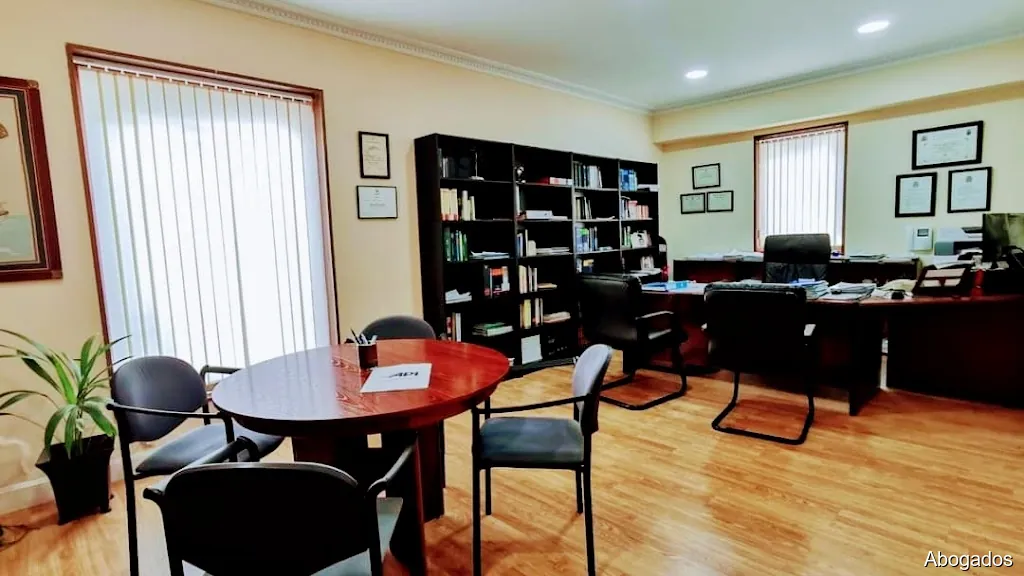 JUAN M. JAÉN MENA: Servicios Jurídicos -