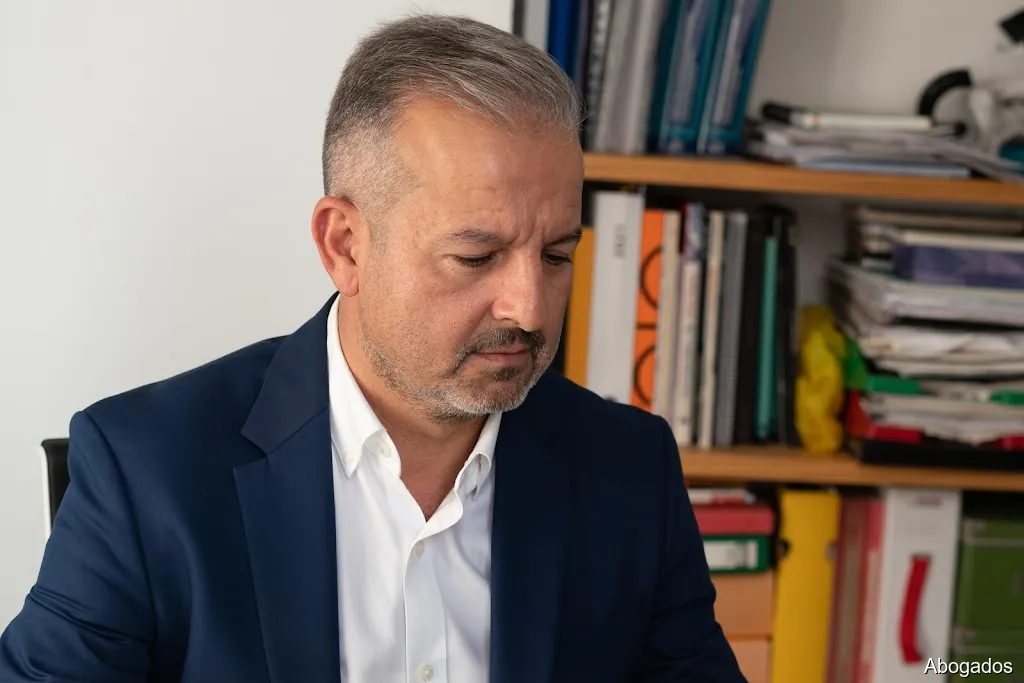 Luis López Pérez - Abogado