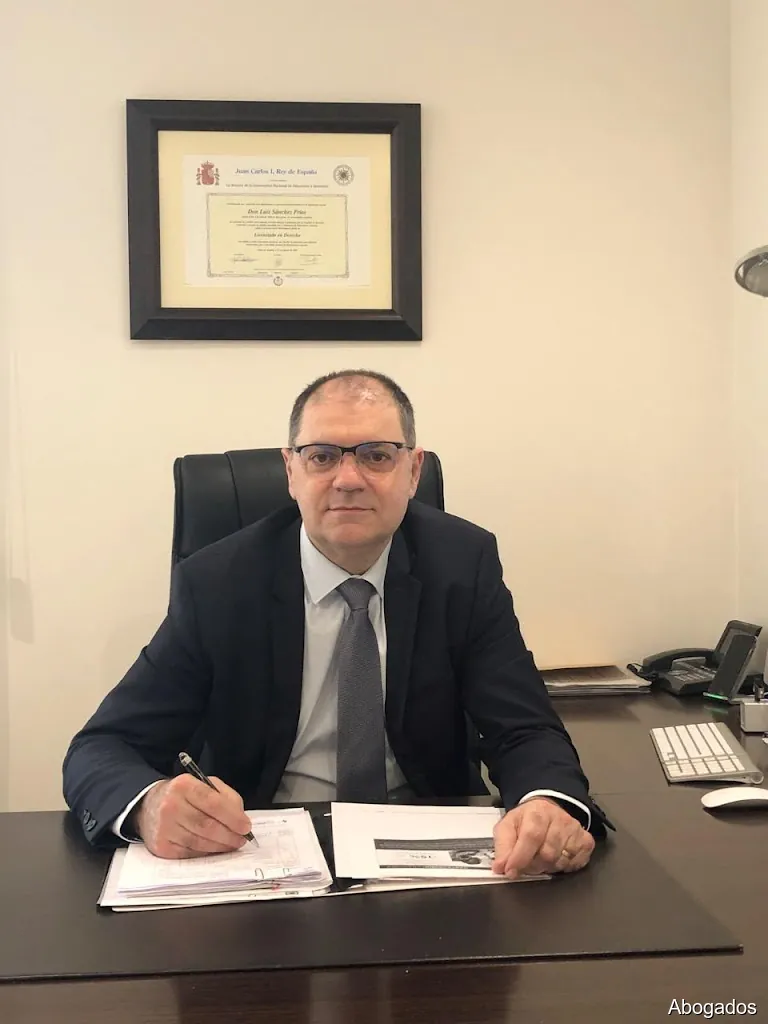 Abogado Luis Sánchez Frías