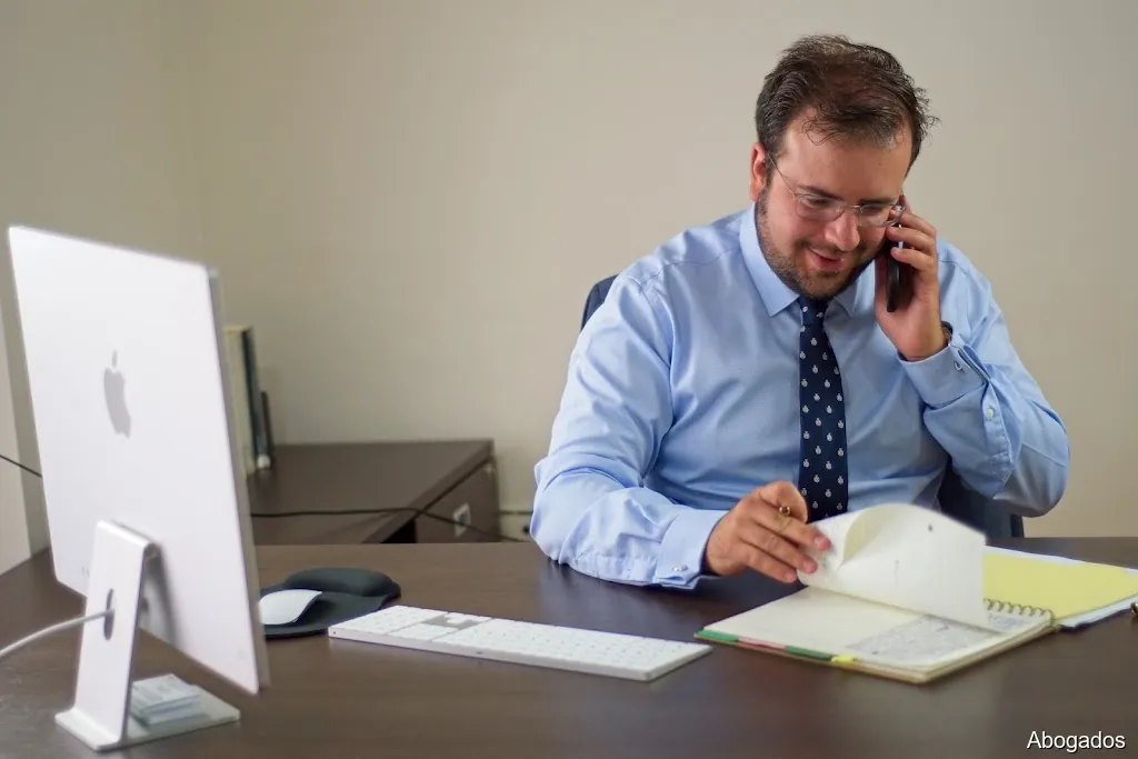 Alberto Moreno, Abogados