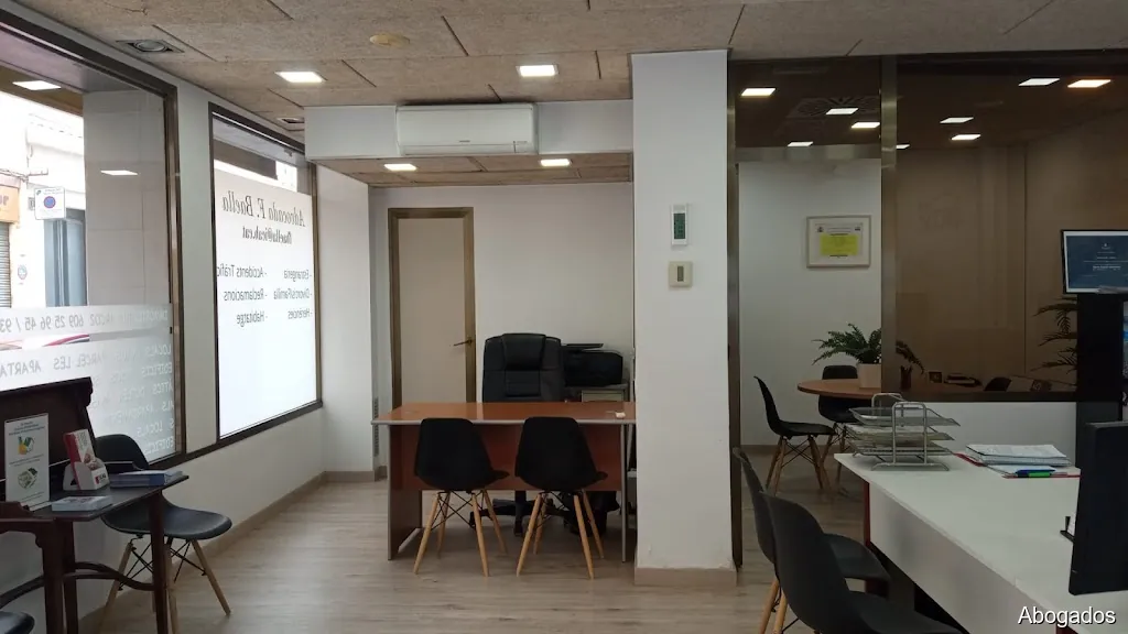 F.Baella abogada derecho de extranjería, nacionalidades, familia, divorcios, herencias , sucesiones.