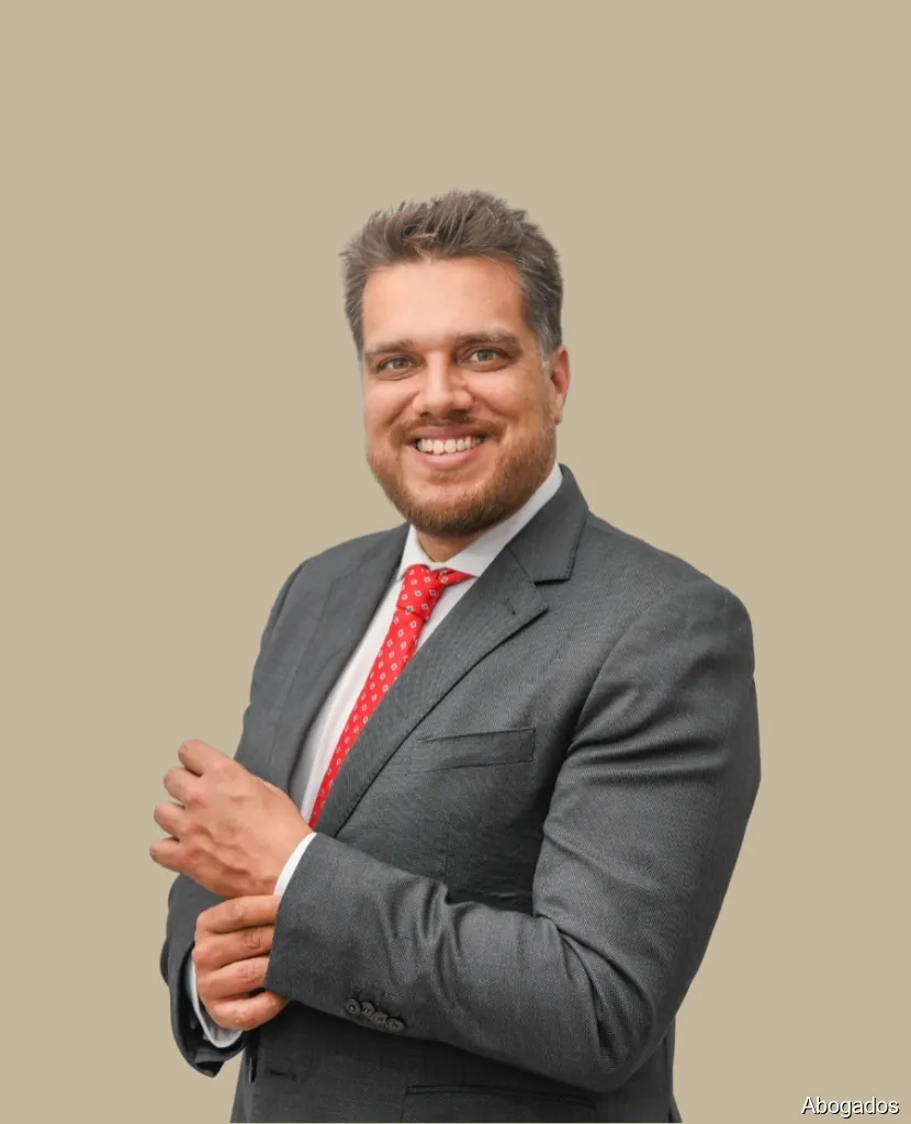 VaswaniCózar Abogados