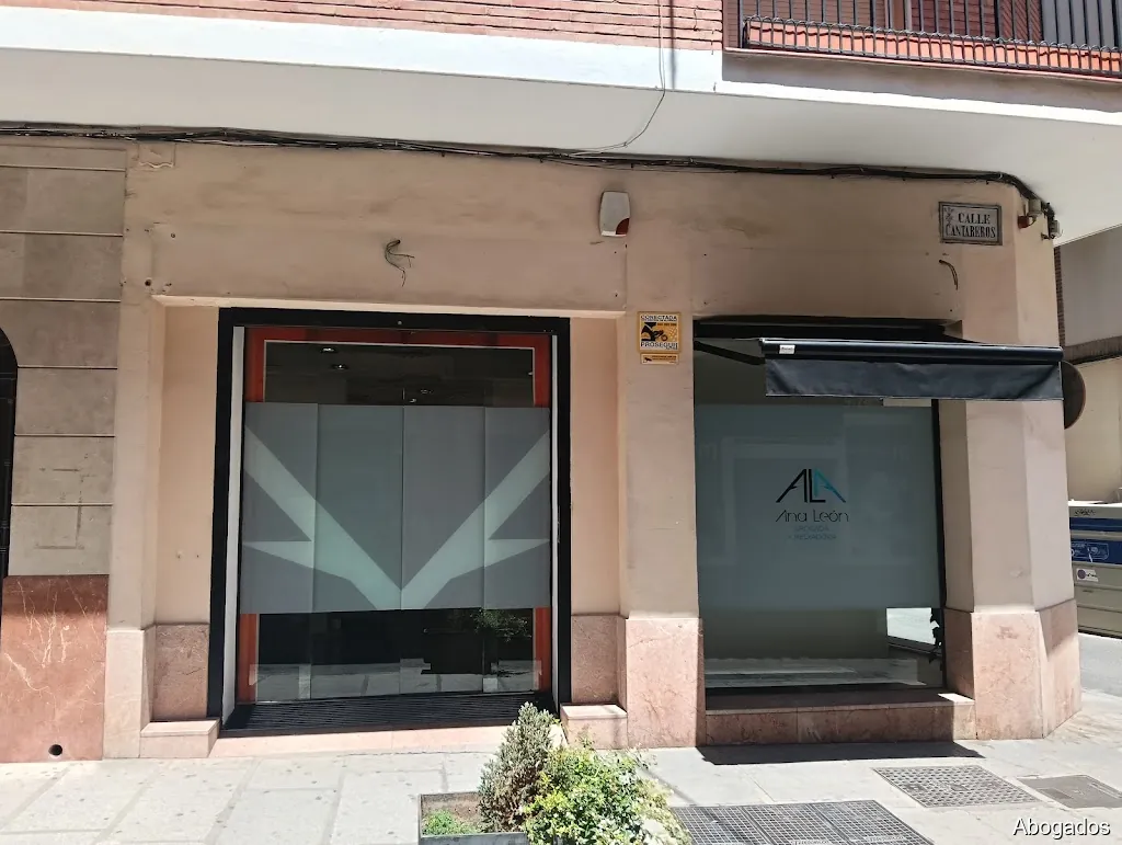 Ana V. León Artacho Abogada y Mediadora