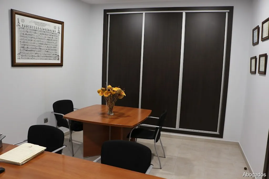 ENCARNA VARELA ABOGADA DIVORCIOS HERENCIAS FAMILIA DOS HERMANAS