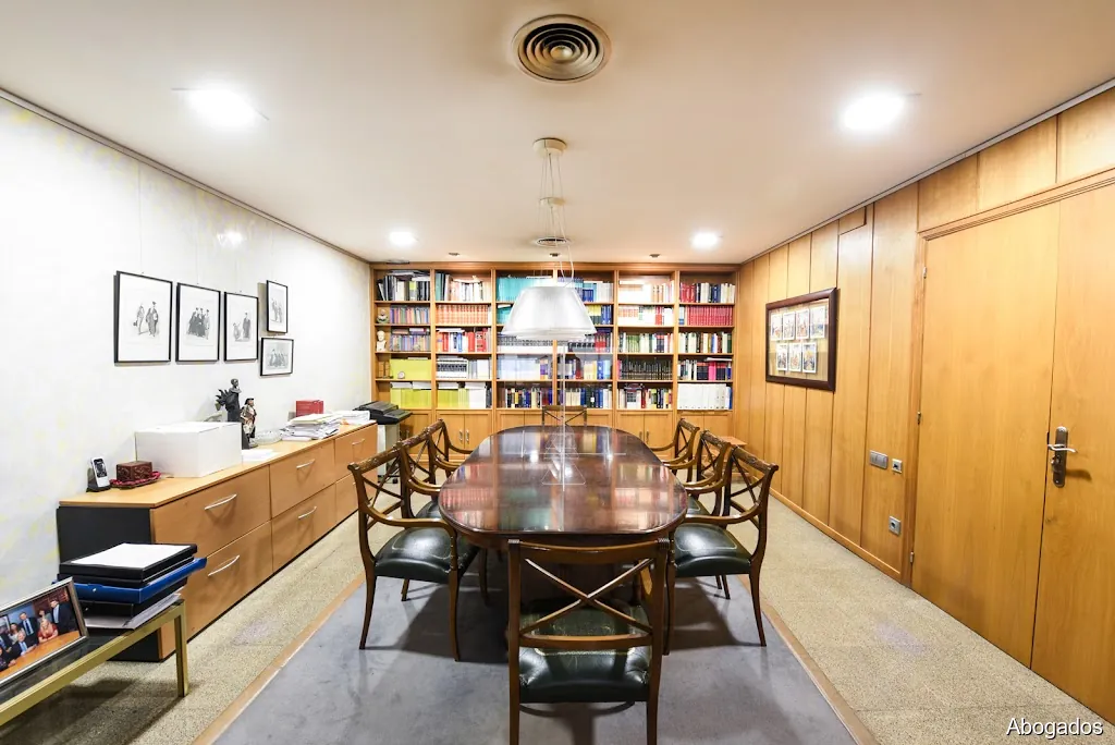 Alonso Roca Junyent - Advocats