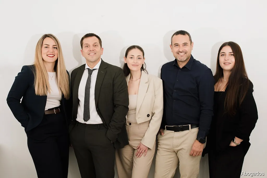 ABOGADOS EN EXTRANJERÍA Y NACIONALIDAD