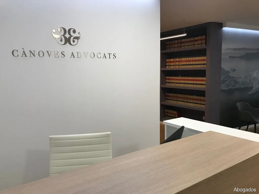 CÀNOVES ADVOCATS