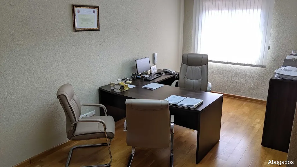 ABOGADO Arturo Mones Valanzuela