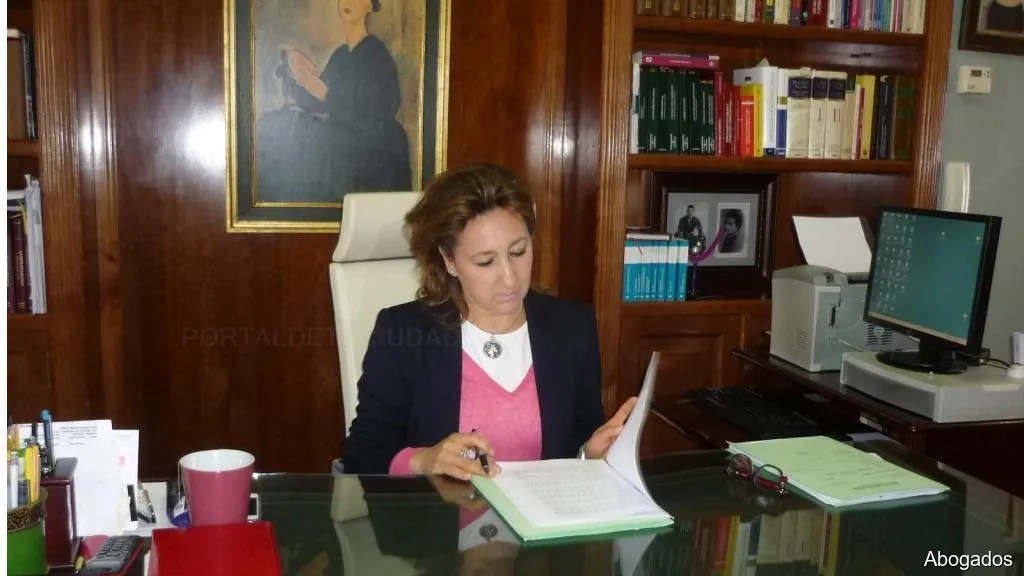 María Luisa Avis Rol Abogado